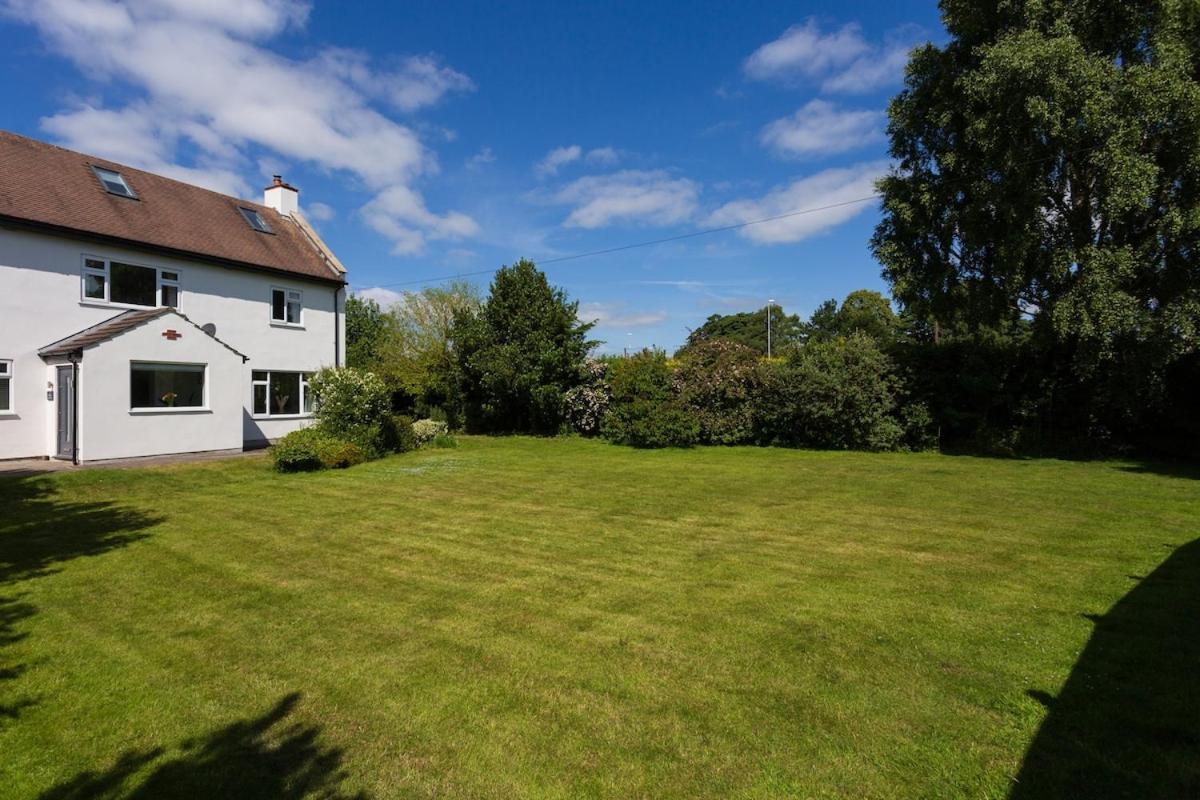 Stunningly Spacious Farm House And Annexe With 7 Beds - York, York